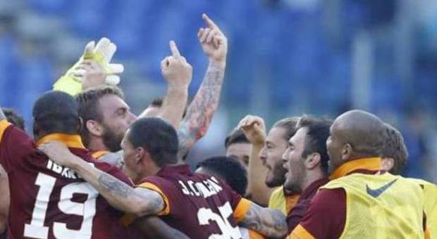 Dito Medio Ai Tifosi Laziali Dopo Il Derby De Rossi Deferito Dalla