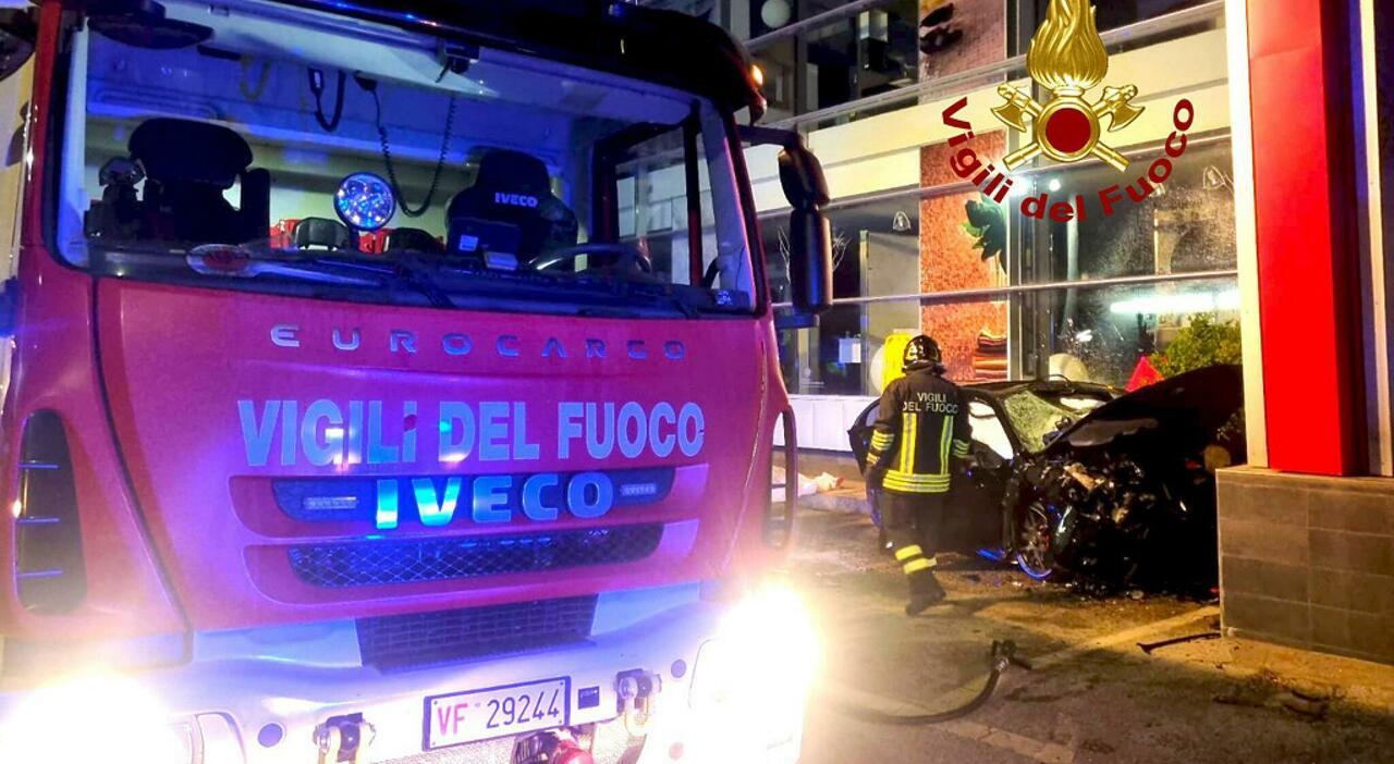 Incidente In Mercedes Quattro Amici Morti Sul Colpo Avevano Tra 19 E