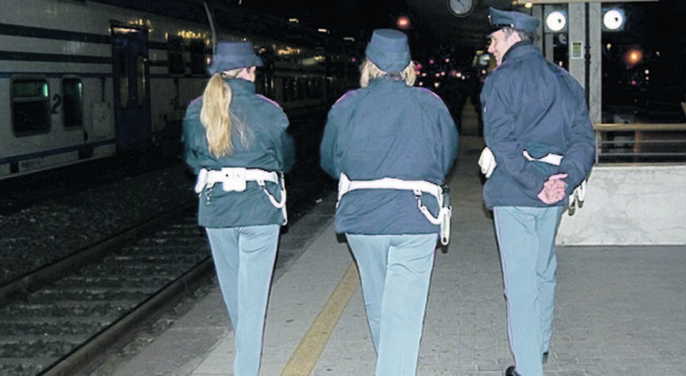 Ubriaco Assale I Passeggeri Sul Treno E Aggredisce I Poliziotti Arrestato