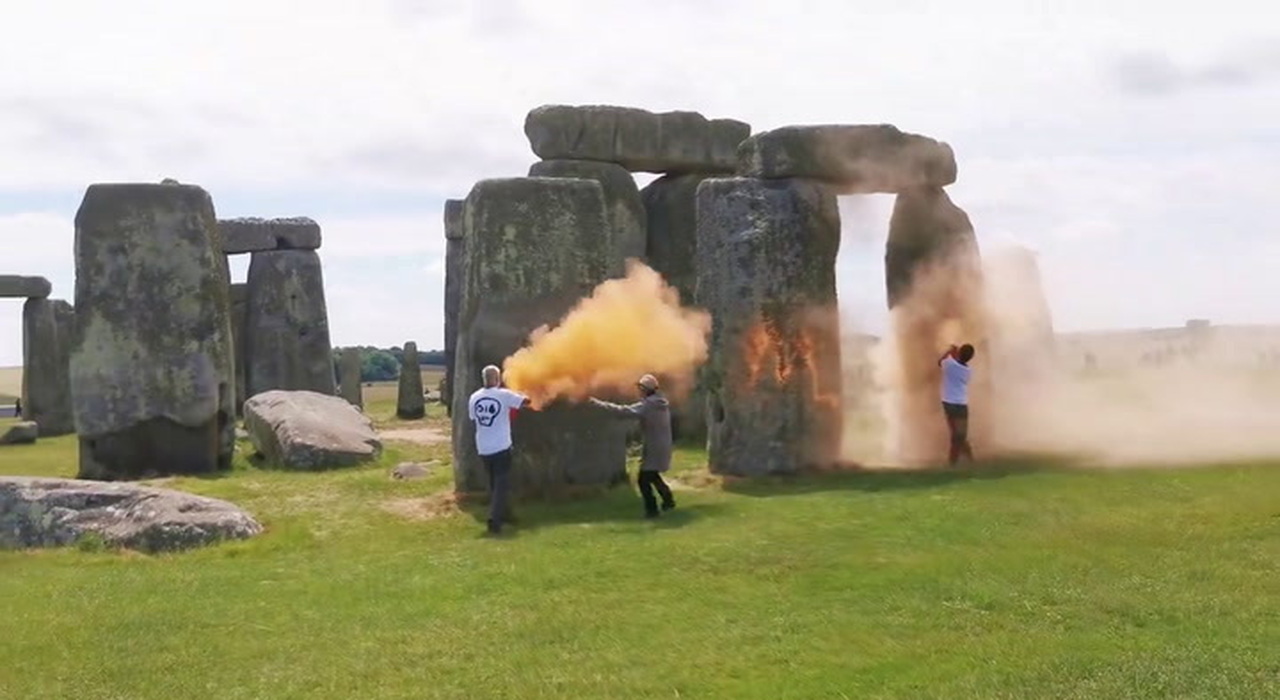 Stonehenge Imbrattato Dagli Ambientalisti Contro I Combustibili Fossili