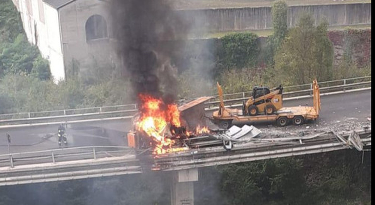 Camionista Morto Tra Le Fiamme Imprigionato All Interno Della Motrice