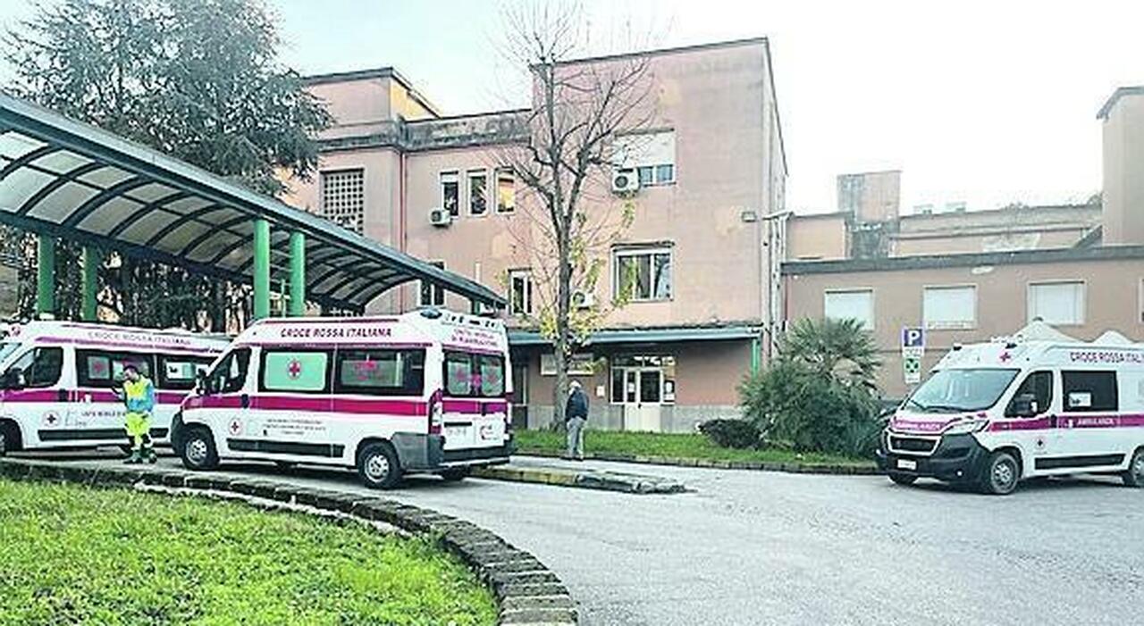 Carenza Di Barelle A Benevento Ambulanze In Coda Al Pronto Soccorso