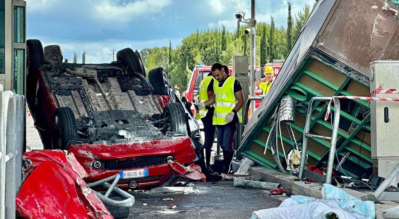 Incidente Rosignano Auto Travolge Veicoli In Coda Morti E Feriti