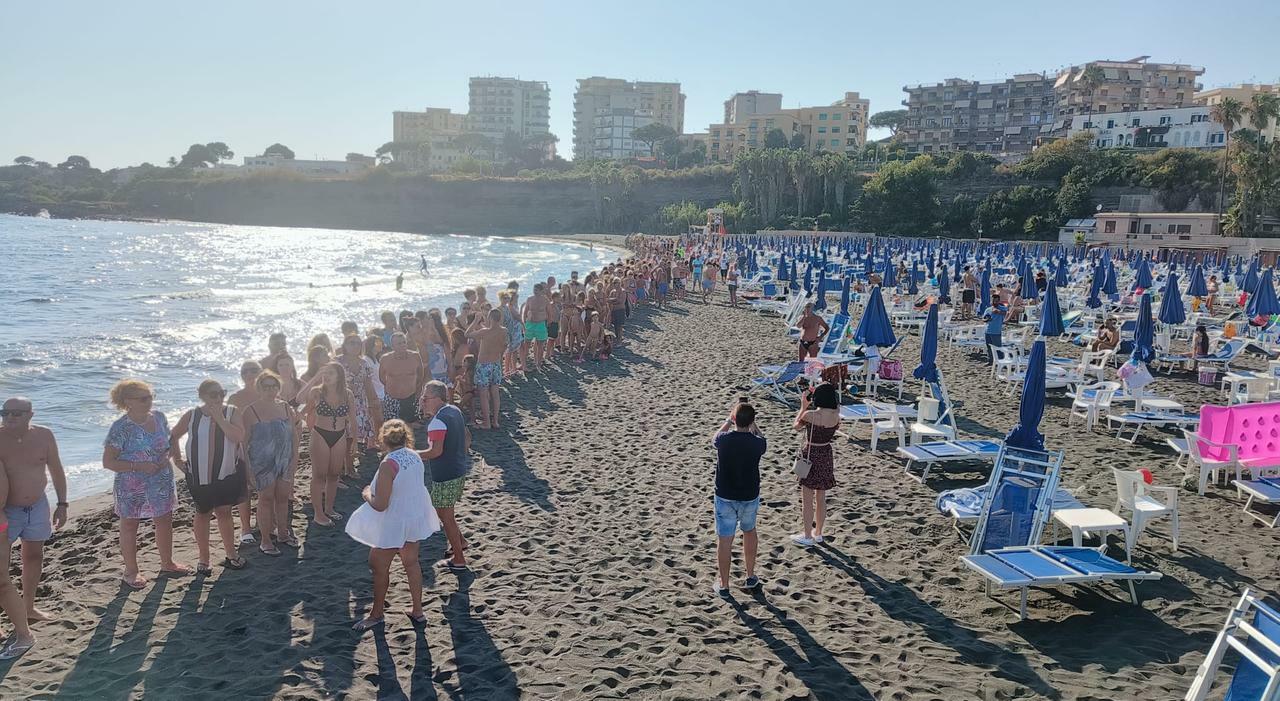 Torre Annunziata sparatoria al lido Azzurro è la faida dei ragazzi