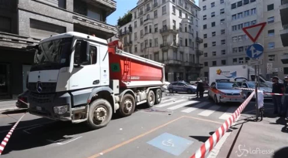 Ciclista Enne Investito Da Un Camion A Milano Lotta Fra La Vita E La