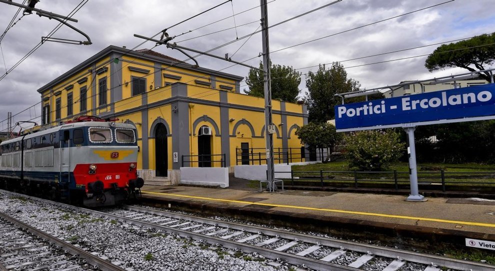 I 180 Anni Della Ferrovia Napoli Portici Pronti 20 Miliardi Di