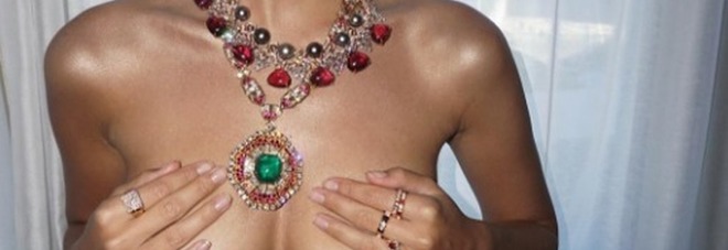 Emily Ratajkowski
super hot a Cannes: topless
è da capogiro /Guarda