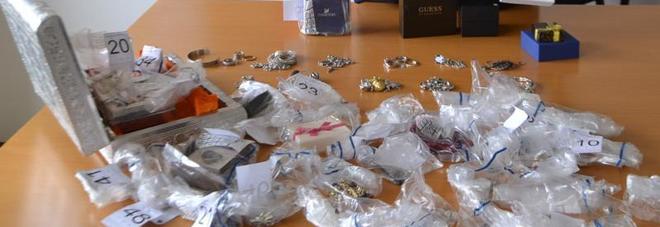 Smascherati dalla polizia
grazie a una medaglietta
Denunciata la coppia dell'oro