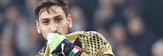 Donnarumma, la curva sud del Milan gli tende la mano: Ma devi mollare Raiola