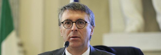 Raffaele Cantone Il governo toglie poteri a Cantone, poi il dietrofront: "Rimedieremo all'errore"