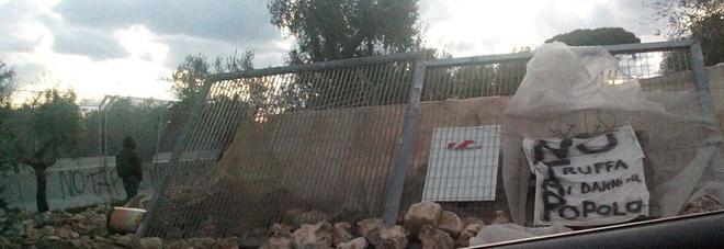 Tap, tornano le barricate: blocchi davanti all'area di espianto degli ulivi Tap, tornano le barricate: blocchi davanti all'area di espianto degli ulivi