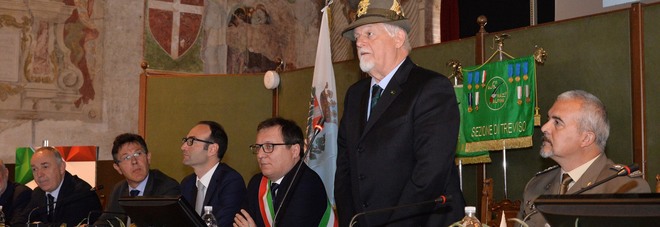 Il presidente Ana durante l'intervento alla presentazione dell'Adunata Il presidente Ana durante l'intervento alla presentazione dell'Adunata