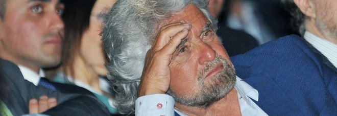 Migranti, Grillo all'attacco: «Ruolo oscuro delle ong» Migranti, Grillo all'attacco: «Ruolo oscuro delle ong»