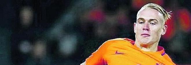 Roma, fatta per Karsdorp: il terzino arriva dal Feyenoord, oggi la firma?