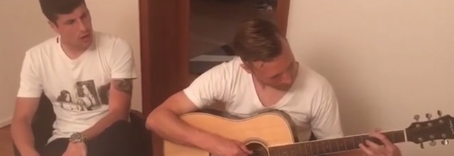 Show su Instagram con la chitarra per i calciatori dell'Udinese