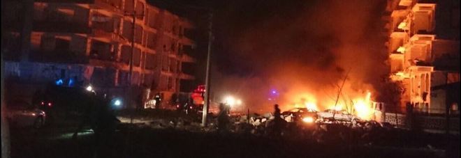Turchia, autobomba uccide un bambino di tre anni: almeno 15 feriti Turchia, autobomba uccide un bambino di tre anni: almeno 15 feriti