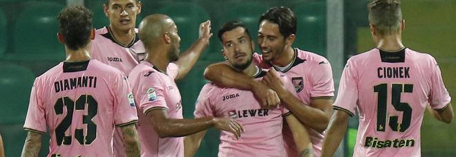 Il Palermo ha un buco di 120 mln: il closing ritarda, ora i rosanero rischiano il fallimento