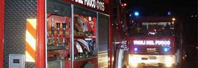 Un boato poi subito
le fiamme, due auto a fuoco
C'è l'ipotesi del dolo