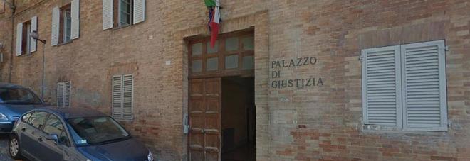 Minacce con la pistola
per la droga a credito
E poi la fuga verso Ibiza