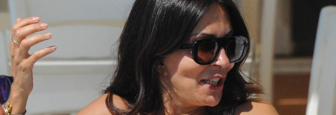 Sabrina Ferilli, primo sole
e ore di relax
sulla spiaggia di Ostia