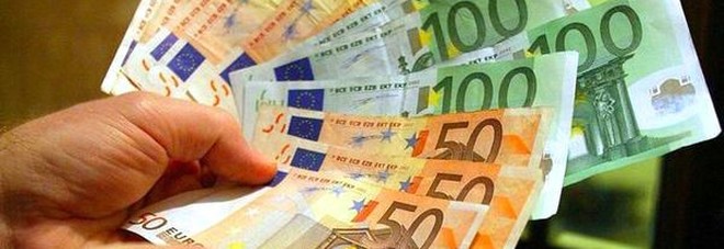 Studentesse trovano
per strada un sacchetto
con 3mila euro in contanti