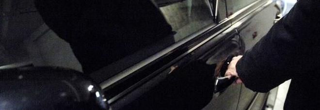 Furti di automobili nella notte
Scatta il primo arresto
degli agenti della Digos