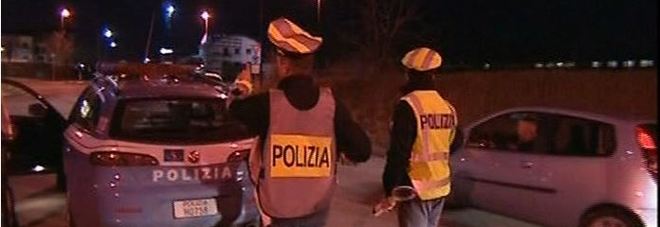A zig zag a fari spenti
sull'A14: camionista ubriaco
fatica a reggersi in piedi