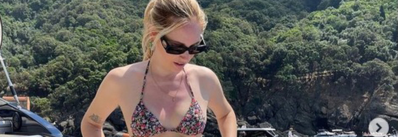 Chiara Ferragni Scivolone Social La Posa Hot Col Bikini Fa Infuriare I