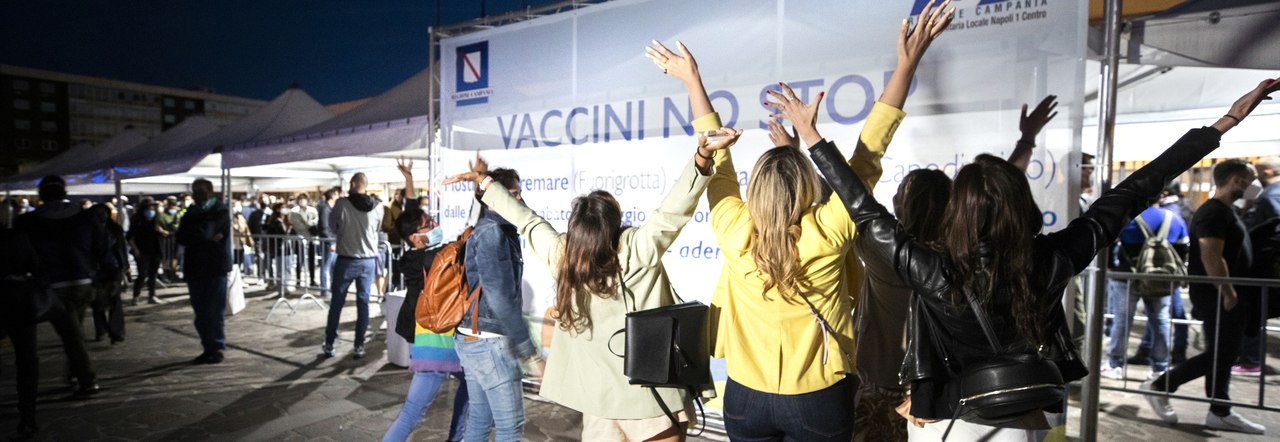 Vaccini In Campania Tocca Ai Maturandi Ma Solo Il Si Prenota