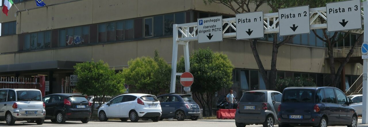 Revisioni dimezzate è caos a Napoli A rischio scuolabus e gite