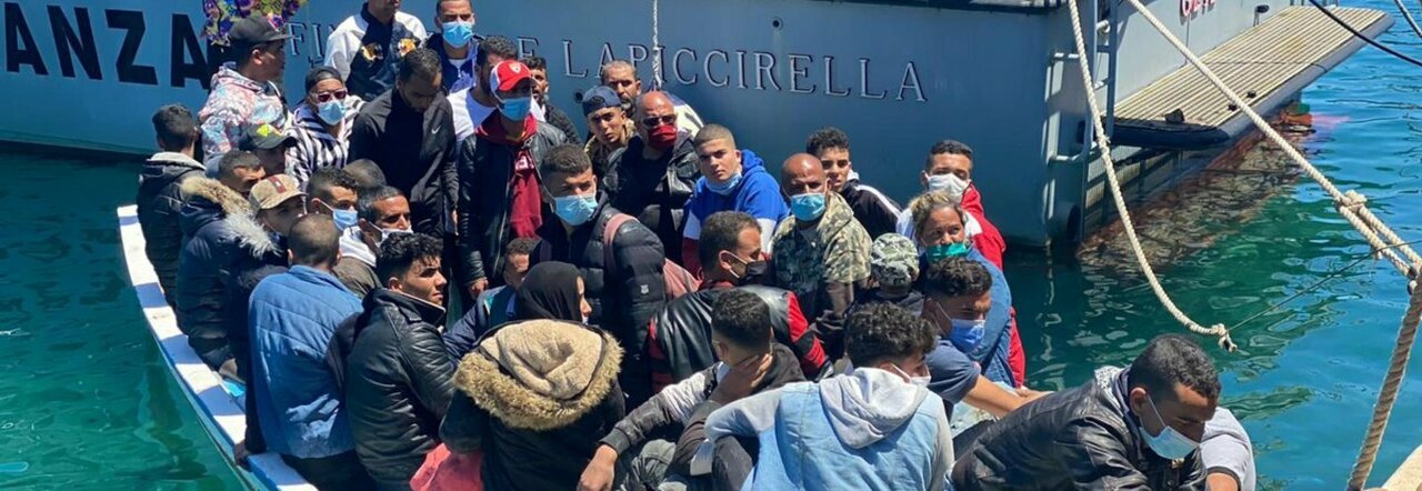 Traffico Di Esseri Umani Presi Due Scafisti A Napoli Cercavano