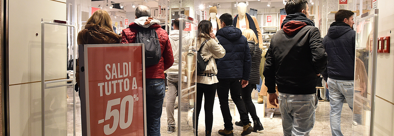 Salerno Si Torna Nei Negozi A Spendere Per I Saldi Commercianti Fiduciosi