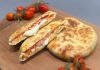 Pita ripiena in padella, la ricetta super filante con prosciutto e pomodoro Pita ripiena in padella