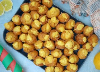 Castagnole ripiene: la ricetta che spiega passo passo come ottenerle leggere e traboccanti di crema Castagnole ripiene