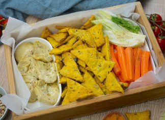 Crackers ai semi e curcuma croccantissimi: la preparazione con olio extra vergine di oliva che ti salva gli aperitivi Crackers ai semi e curcuma - Colavita