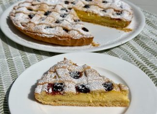 Crostata amalfitana con crema e amarene, il dolce che ti porta in costiera