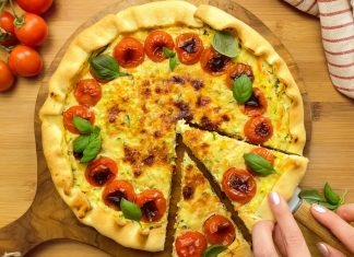 Torta di verdure salata: la ricetta svuotafrigo con zucchine, carote e pomodorini