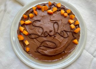 Crostata Sacher senza cottura, la variante facilissima della torta più amata