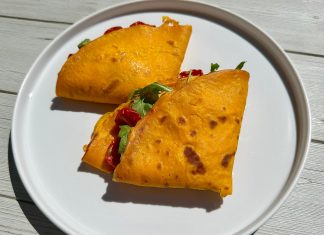 Crepes arancioni di carote, la ricetta colorata e facilissima Crepes arancioni di carote
