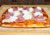 Pizza in teglia con crudo e stracciatella: tutti i passaggi per l’impasto perfetto Pizza in teglia