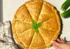 Pasta sfoglia ripiena: la torta salata che si taglia prima di cuocerla Pasta sfoglia ripiena