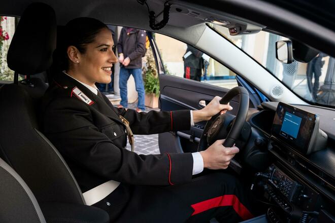 Jeep Avenger elettrica mette la divisa dei Carabinieri