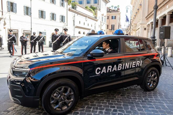 Jeep Avenger elettrica mette la divisa dei Carabinieri