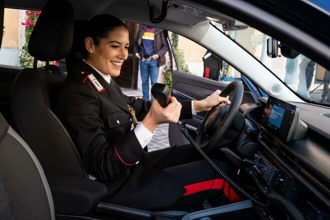 Jeep Avenger elettrica mette la divisa dei Carabinieri
