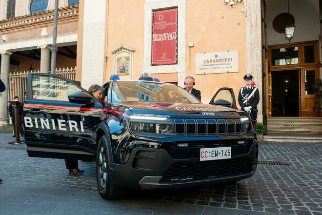 Jeep Avenger elettrica mette la divisa dei Carabinieri