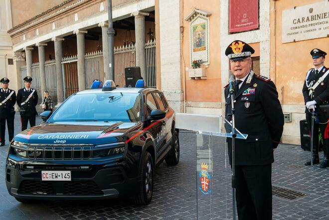 Jeep Avenger elettrica mette la divisa dei Carabinieri
