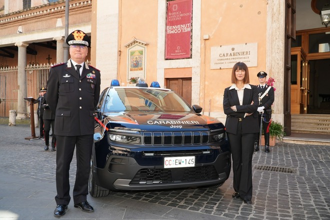 Jeep Avenger elettrica mette la divisa dei Carabinieri