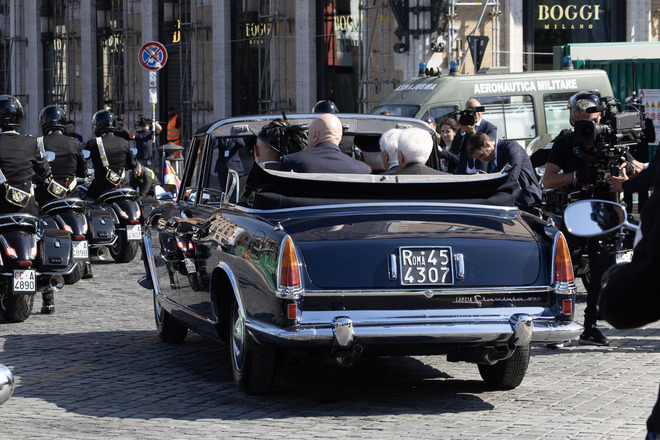 La Lancia Flaminia Presidenziale accompagna il Presidente Mattarella alla celebrazione del 2 giugno