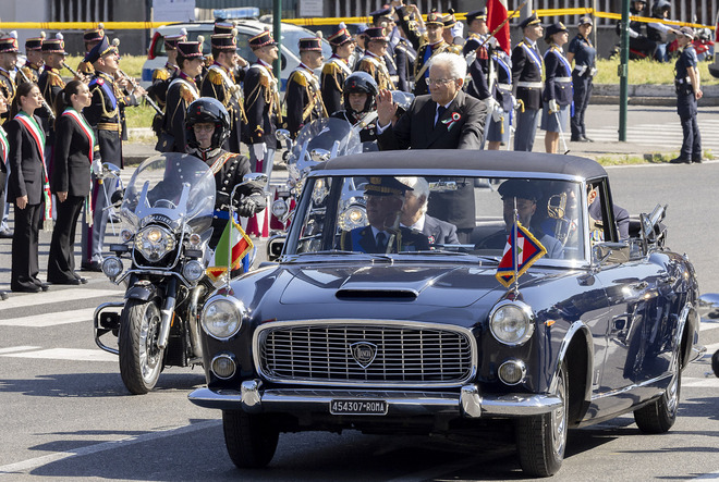La Lancia Flaminia Presidenziale accompagna il Presidente Mattarella alla celebrazione del 2 giugno
