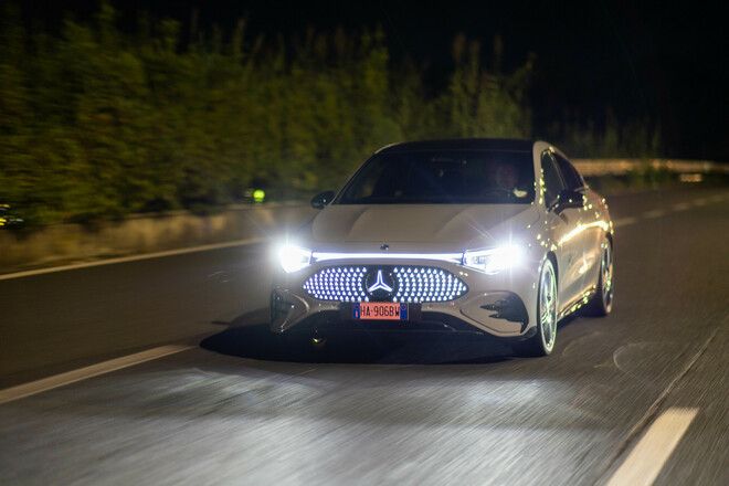 Mercedes, nuova CLA 250+ conquista il GRA: 10 giri e oltre 700 km con un pieno di energia